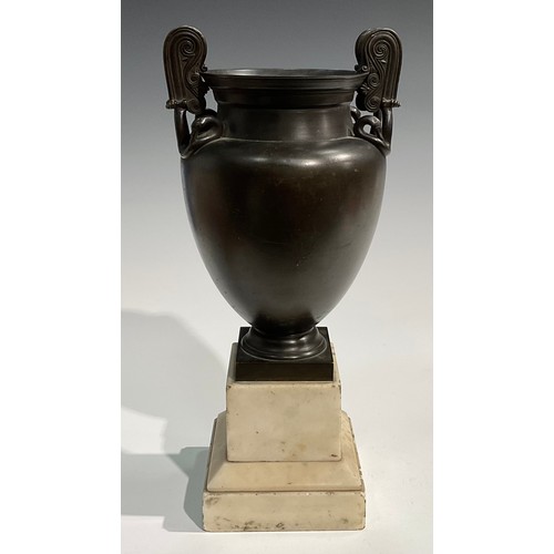 1762 - A Grand Tour bronze and marble Volute Krater vase, after the ancient Greek, the high handles with sw... 