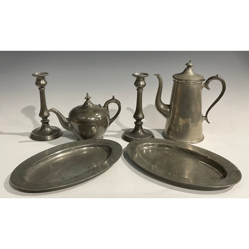 1810 - A pair of 18th century oval pewter plates, quite plain, broad rims, London touch marks, 35.5cm wide,... 