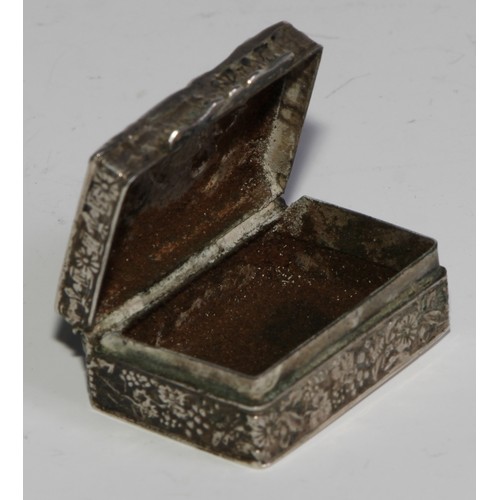 1190 - An Italian silver rectangular snuff box, embossed in the 18th century taste, 3.5cm wide, marked 800