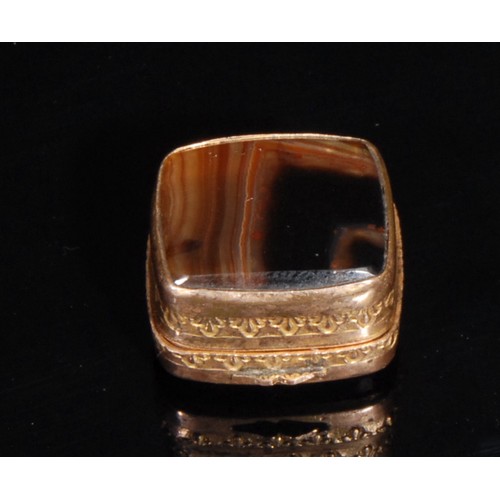 2137 - A 19th century gilt metal and banded agate rounded rectangular vinaigrette, hinged cover enclosing a... 