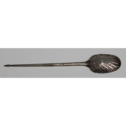 787 - A George II silver mote spoon, pierced shell bowl, pointed terminal, 12cm long, indistinctly marked,... 