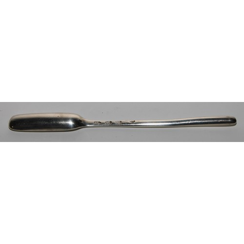 797 - A Queen Anne Britannia silver marrow scoop, 20.5cm long, Isaac Davenport, London 1709