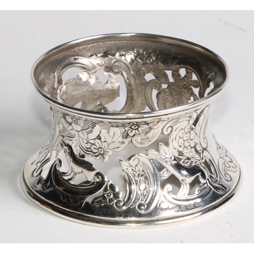 1017 - A pair of Edwardian silver dish rings, of small proportions and in the 18th century Irish taste, pie... 