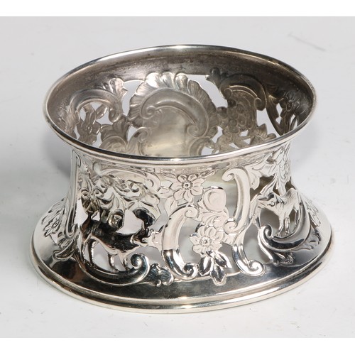 1017 - A pair of Edwardian silver dish rings, of small proportions and in the 18th century Irish taste, pie... 