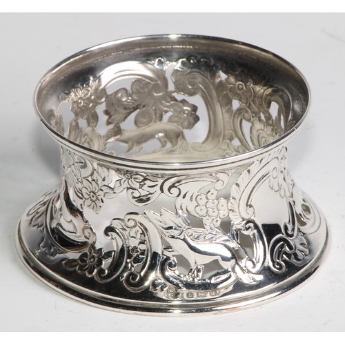 1017 - A pair of Edwardian silver dish rings, of small proportions and in the 18th century Irish taste, pie... 