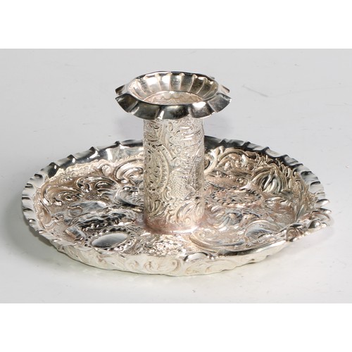 1086 - A Victorian silver chamberstick, embossed with lions and scrolling foliage, 13cm diam, London 1889