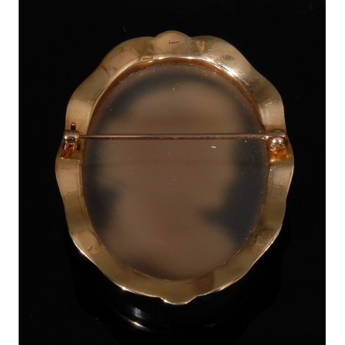 1464 - A Victorian hardstone oval cameo brooch, stamped '14k' for 14ct gold, well carved with a young femal... 