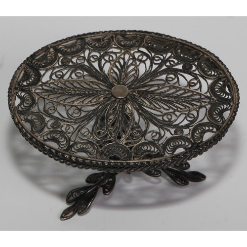 878 - A Continental silver filigree miniature oval tripod centre table, 4.5cm wide, early 20th century