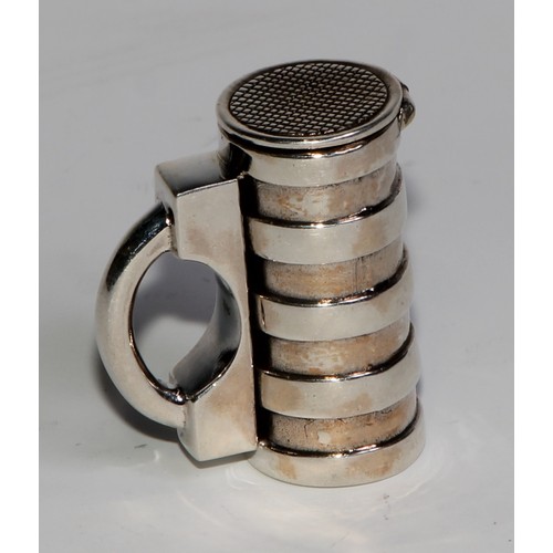 1076 - A sterling silver novelty vesta case, as a barrel shaped padlock, 3cm wide