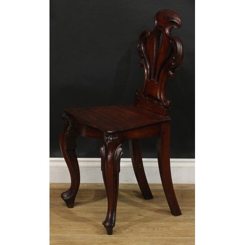 2583 - A Victorian mahogany hall chair, shaped and pierced back carved with acanthus, serpentine seat, cabr... 