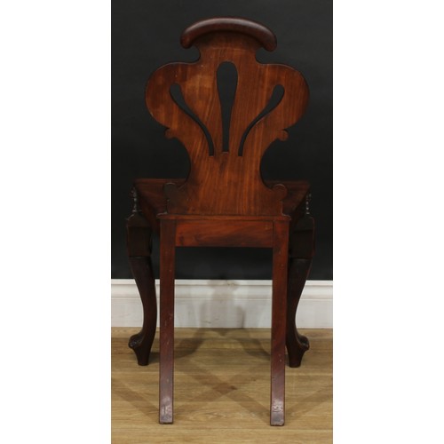 2583 - A Victorian mahogany hall chair, shaped and pierced back carved with acanthus, serpentine seat, cabr... 