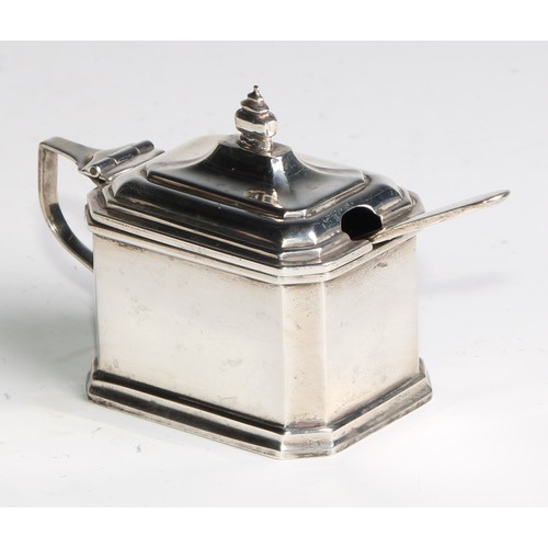 1127 - An Art Deco silver canted rectangular three piece condiment set, comprising sat, pepper and mustard,... 