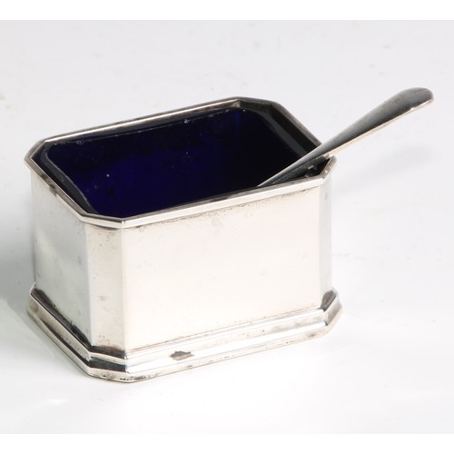 1127 - An Art Deco silver canted rectangular three piece condiment set, comprising sat, pepper and mustard,... 