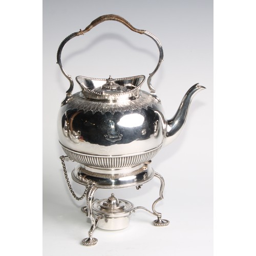 1004 - A late Victorian/Edwardian silver six piece Cape pattern tea and coffee service, comprising teapot, ... 