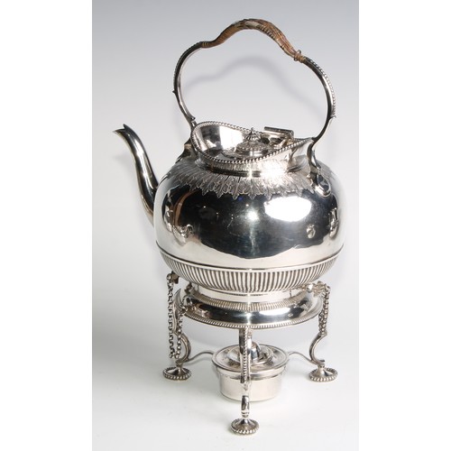 1004 - A late Victorian/Edwardian silver six piece Cape pattern tea and coffee service, comprising teapot, ... 