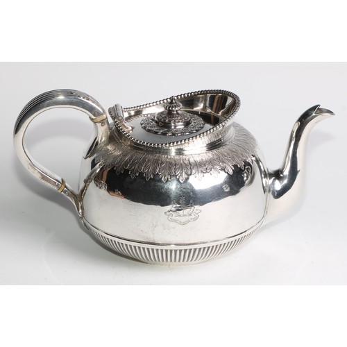 1004 - A late Victorian/Edwardian silver six piece Cape pattern tea and coffee service, comprising teapot, ... 