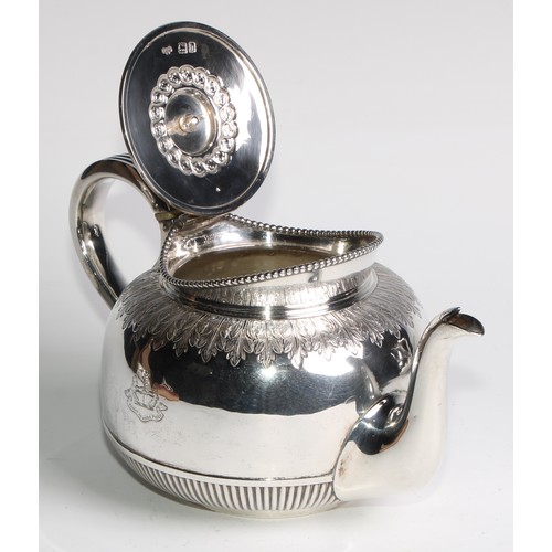 1004 - A late Victorian/Edwardian silver six piece Cape pattern tea and coffee service, comprising teapot, ... 