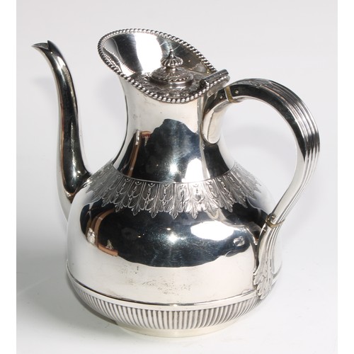 1004 - A late Victorian/Edwardian silver six piece Cape pattern tea and coffee service, comprising teapot, ... 