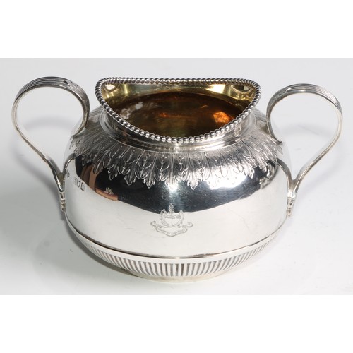 1004 - A late Victorian/Edwardian silver six piece Cape pattern tea and coffee service, comprising teapot, ... 