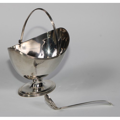 916 - A George III silver boat shaped pedestal sugar basket, reeded borders and swing handle, navette shap... 