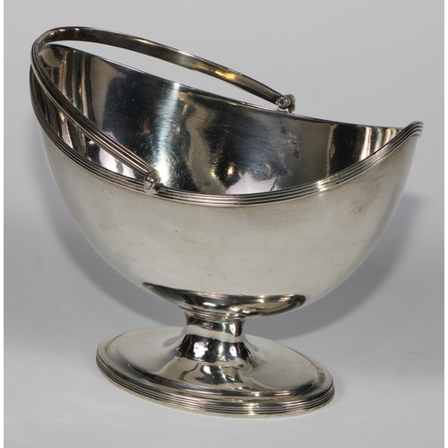 916 - A George III silver boat shaped pedestal sugar basket, reeded borders and swing handle, navette shap... 