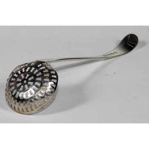 916 - A George III silver boat shaped pedestal sugar basket, reeded borders and swing handle, navette shap... 