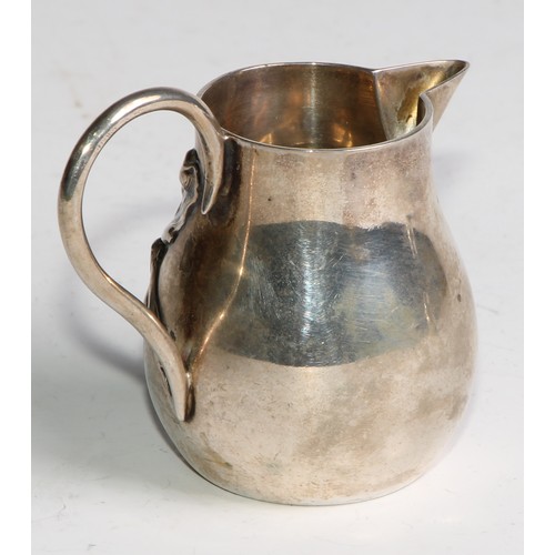 1030 - A pair of German Art Nouveau silver sparrow beak cream jugs, applied with stylised lilies in whiplas... 