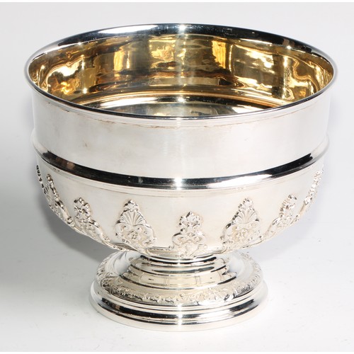 959 - A George V silver circular pedestal bowl, rolled rim, centre-girdle above a band of acanthus cut-car... 