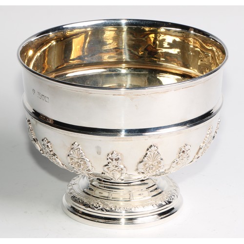 959 - A George V silver circular pedestal bowl, rolled rim, centre-girdle above a band of acanthus cut-car... 