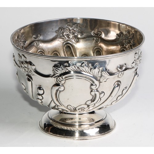 1179 - An Edwardian silver wrythen fluted pedestal bowl, domed foot, 6.5cm diam, William Hutton & Sons Ltd,... 