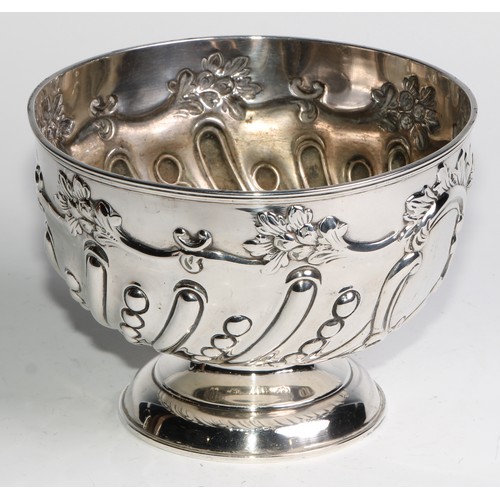 1179 - An Edwardian silver wrythen fluted pedestal bowl, domed foot, 6.5cm diam, William Hutton & Sons Ltd,... 