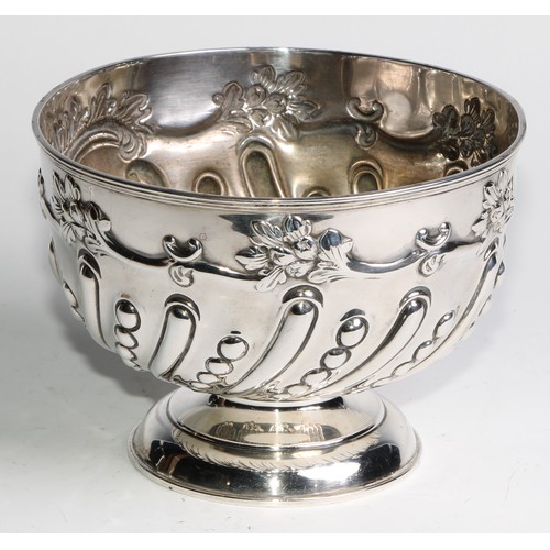 1179 - An Edwardian silver wrythen fluted pedestal bowl, domed foot, 6.5cm diam, William Hutton & Sons Ltd,... 