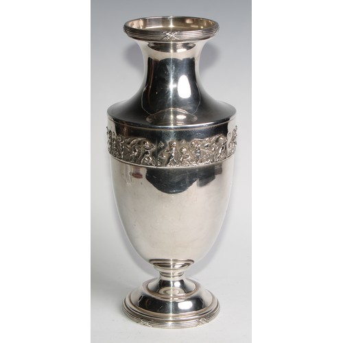 841 - An early 20th century E.P.N.S ovoid table centre vase, wrapped reeded rim above a bas relief band of... 