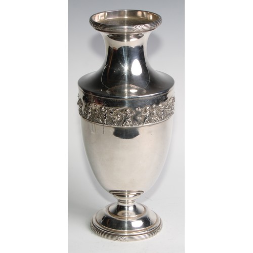 841 - An early 20th century E.P.N.S ovoid table centre vase, wrapped reeded rim above a bas relief band of... 