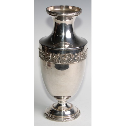 841 - An early 20th century E.P.N.S ovoid table centre vase, wrapped reeded rim above a bas relief band of... 