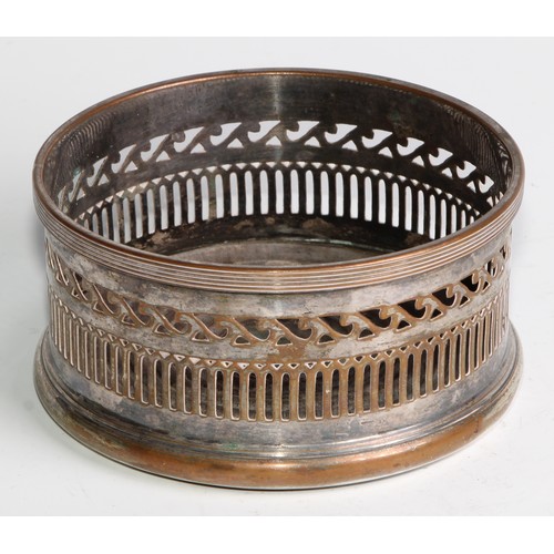 814 - A George III Old Sheffield Plate wine coaster, deep gallery with reeded rim above a pierced band of ... 