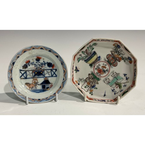 479 - A set of three Chinese Batavian tea bowls and saucers, the interiors decorated in underglaze red and... 