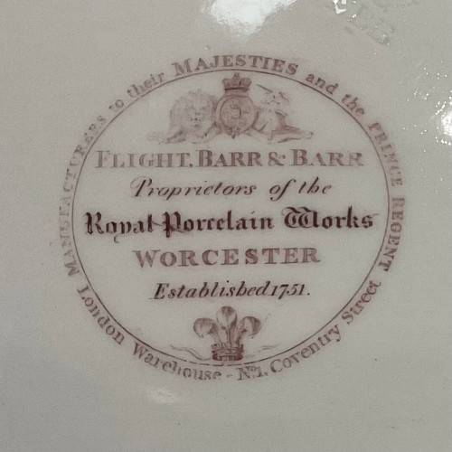 125 - A Flight, Barr & Barr Worcester armorial shaped circular dessert plate, the centre painted in polych... 