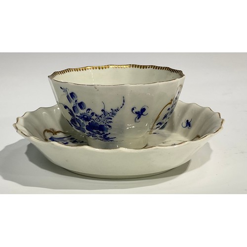 214 - A Worcester Mother & Child pattern bowl, decorated in underglaze blue with Oriental figures in court... 