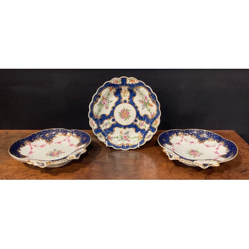 187 - A pair of Worcester shell shaped dessert dishes, painted with floral bouquet and pink floral swags, ... 