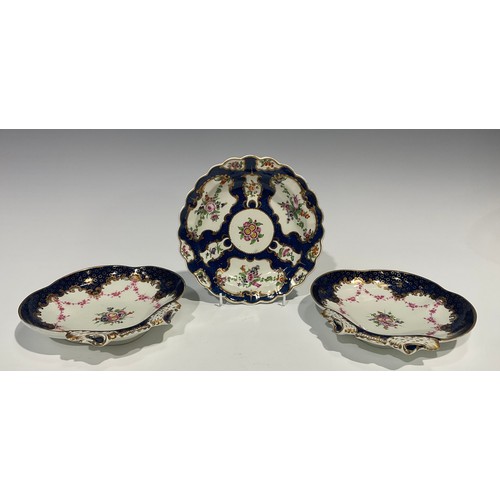 187 - A pair of Worcester shell shaped dessert dishes, painted with floral bouquet and pink floral swags, ... 