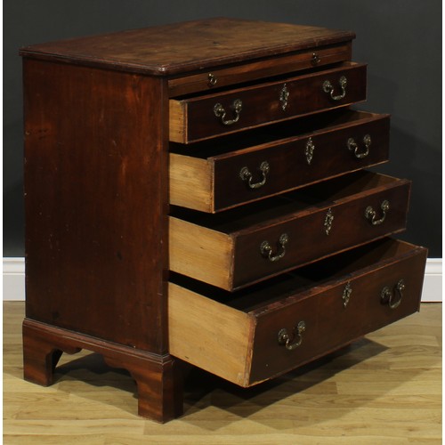 1732 - A George II mahogany bachelor's chest, slightly oversailing top above a slide and four long graduate... 