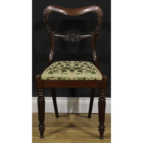 2186 - A set of six Victorian rosewood kidney back dining chairs, each with a shaped mid-rail carved with a... 