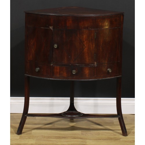 1794 - A George III mahogany corner washstand, hinged splashback, 82cm opening to 126.5cm high, 66cm wide, ... 