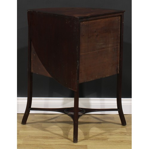 1794 - A George III mahogany corner washstand, hinged splashback, 82cm opening to 126.5cm high, 66cm wide, ... 