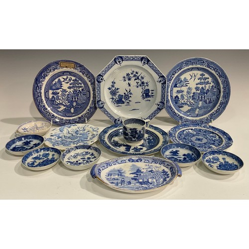 163 - English Blue and White Porcelain - an 18th century pearlware octagonal plate, painted with a chinois... 