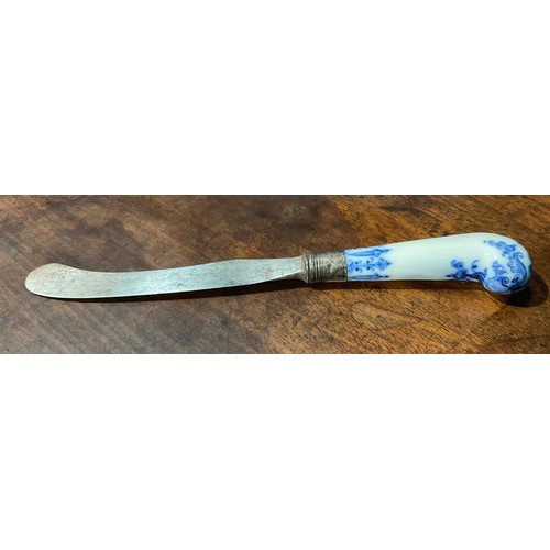 166 - A Bow porcelain knife handle, pistol grip, painted in underglaze blue with foliate tendrils and scro... 