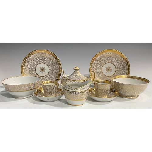 115 - A Chamberlains Worcester vermicular gilded part tea service comprising sucrier and cover, cream jug,... 