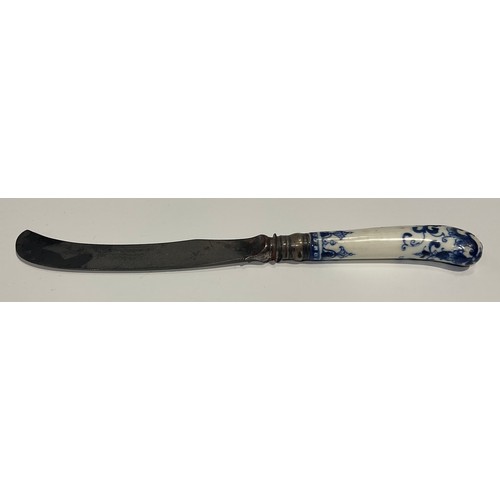 142 - A Saint Cloud porcelain knife handle, pistol grip, painted in underglaze blue with scrolls, steel kn... 