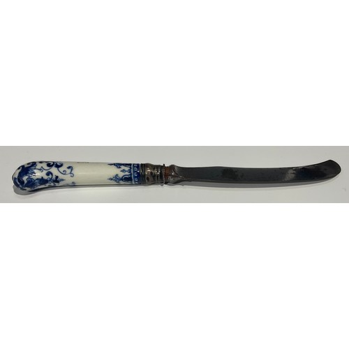 142 - A Saint Cloud porcelain knife handle, pistol grip, painted in underglaze blue with scrolls, steel kn... 